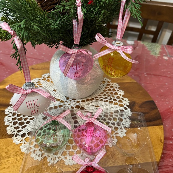 “Valentine’s Day ” ornaments - Set of 6
RAE DUNN - Picture 7 of 7